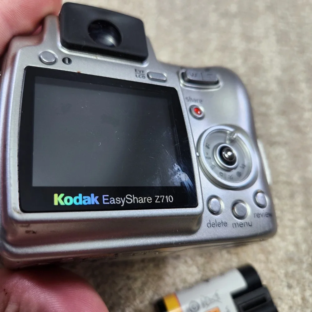 Kodak EasyShare Z710 Digital Camera 7.1MP 10x Optical Zoom Silver Schneider Lens